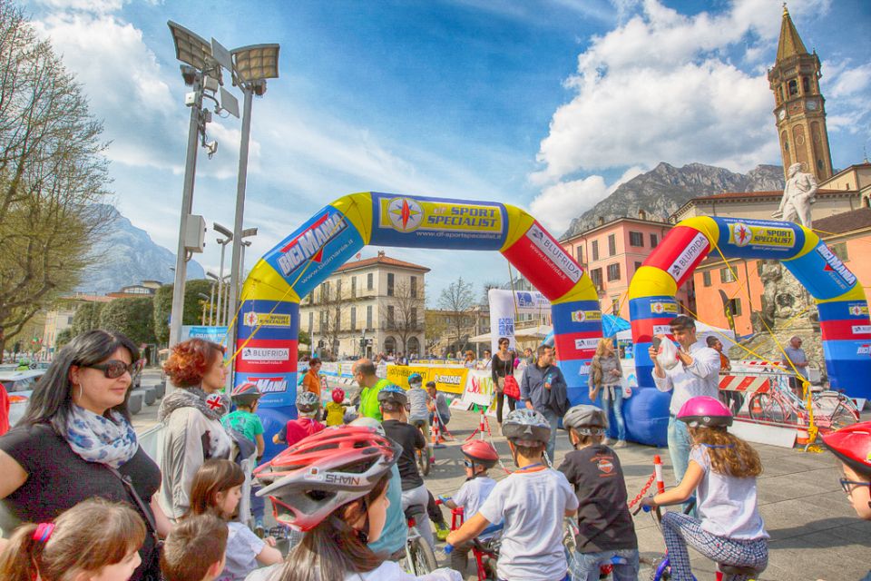 Il ciclismo in piazza - Lecco 2015